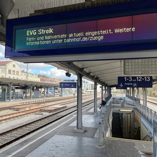 Hauptbahnhof Tübingen - Anzeigentafel demonstriert Leere am Tag des Warnstreiks