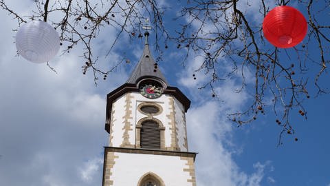 Der Kirchturm der Martinskirche in Pfullingen 
