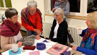 Frauen genießen Handarbeit in der Gemeinschaft - ein "lebenswert"-Projekt im Ringelbach Reutlingen