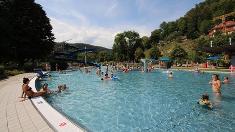 Der Fachkräftemangel trifft auch die Bäder in der Region. Der Badepark Nagold hat seine Öffnungszeiten um eine Stunde reduziert. 