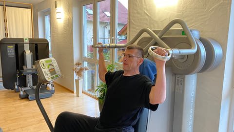 Markus Hirschle aus Heroldstatt trainierte im Fitnessstudio, um 180 Kilo abezunehmen