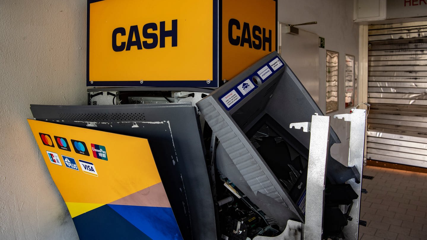 Ein Geldautomat in Reutlingen ist gesprengt worden. Die Polizei hat eine Fahndung eingeleitet. (Sujet-Bild)