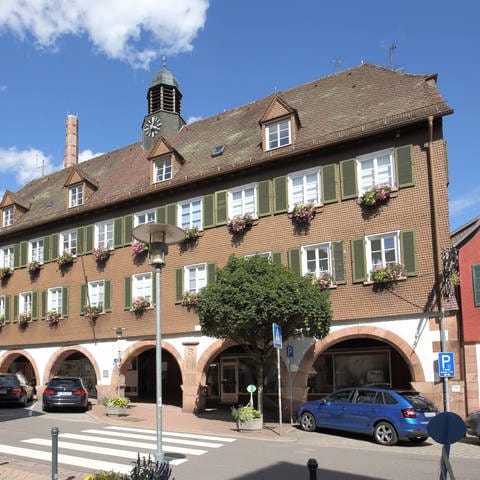 Außenansicht vom Rathaus Alpirsbach