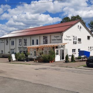 Das Gebäude des Tonfilm-Theaters in Münsingen von außen. 1936  wurde es gebaut, für die Soldaten die hier stationiert waren.