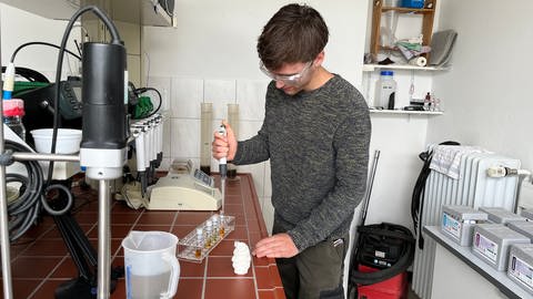 Elias Sichler macht eine Ausbildung bei der Kläranlage in Sigmaringen. In der Abwassertechnik macht er bei Wettbewerben mit und hat sich für die Weltmeisterschaft qualifiziert.
