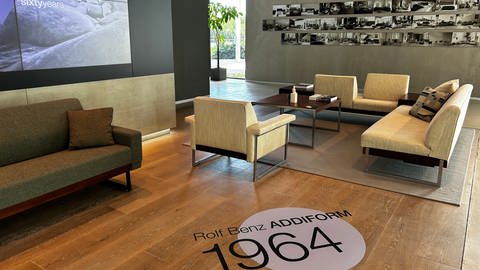 Das erste Sofa von Rolf Benz von 1964 hat den Namen "Addiform" und steht im firmeneigenen Showroom in Nagold.