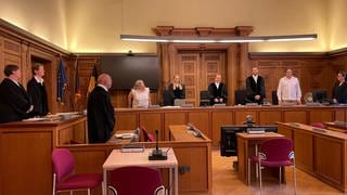 Ein Ehepaar aus Wildberg ist vom Landgericht Tübingen zu mehreren Jahren Haft verurteilt worden. Der Mann und die Frau sollen ihr Pflegekind - ihre Nichte - jahrelang schwer misshandelt haben.