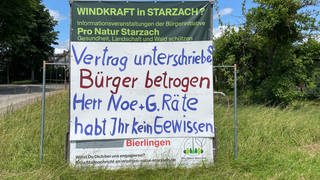 Mit diesem Plakat hat die Bürgerinitiative "Pro Natur Starzach" gegen den in Starzach (Kreis Tübingen) geplanten Windpark protestiert.