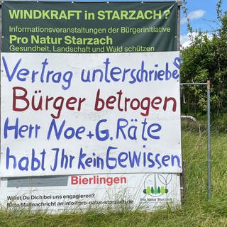 Mit diesem Plakat hat die Bürgerinitiative "Pro Natur Starzach" gegen den in Starzach (Kreis Tübingen) geplanten Windpark protestiert.