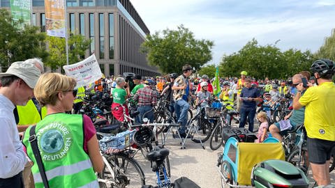 der Platz vor der Stadthalle in Reutlingen war voll mit Fahrrädern