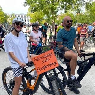 Die Teilnehmer der Fahrraddemo freuen sich auf die besondere Tour 