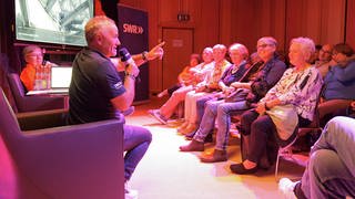 Die Veranstaltung "Live auf dem Österberg" mit SWR Wetterreporter Harry Röhrle und SWR Redakteur Edi Graf war für etwa 45 Zuschauer ein Grund, ins Studio Tübingen zu kommen.