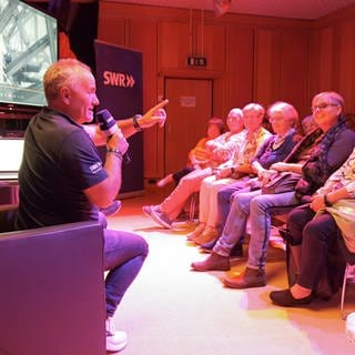 Die Veranstaltung "Live auf dem Österberg" mit SWR Wetterreporter Harry Röhrle und SWR Redakteur Edi Graf war für etwa 45 Zuschauer ein Grund, ins Studio Tübingen zu kommen.