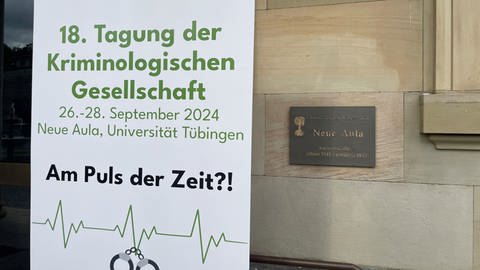 Ein Hinweisschild zur Tagung der Kriminologischen Gesellschaft in Tübingen