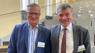 Prof. Jörg Kinzig (re) vom Institut für Kriminologie an der Uni Tübingen neben Prof. Thomas Bliesener, Kriminologisches Institut Niedersachsen