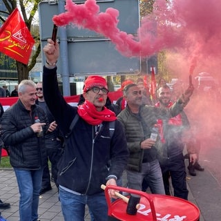 Warnstreik der IG Metall vor der Firma Erbe in Tübingen