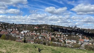 Die Stadt Tübingen von oben. Sie will mit der neuen Grundsteuer nicht mehr einnehmen - wer bauen könnte, es aber nicht tut, zahlt künftig wohl viel mehr