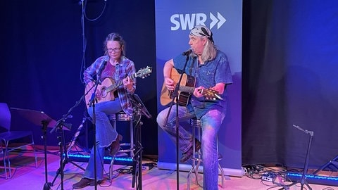 Patrick Simons beim Soundcheck im SWR Studio Tübingen für "Live auf dem Österberg" mit Countrymusik - auch auf Deutsch.