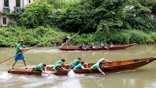 Beim Stocherkahnrennen in Tübingen. Wegen der starken Strömung des Neckars mussten die Teams mehr Kraft aufwenden. 