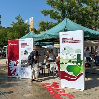 Zahlreiche Infostände beim Extremwettertag in Reutlingen, der in der Stadthalle und im Bürgerpark stattgefunden hat.