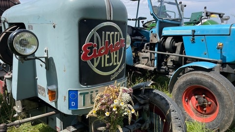 Die Oldtimertraktorenfreunde haben am Wochenende eine Ausfahrt gemacht und Kinder mitgenommen.