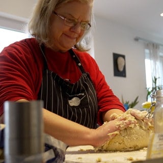 Weihnachtsbäckerin aus Pfullingen backt Christstollen für über 500 Bestellungen