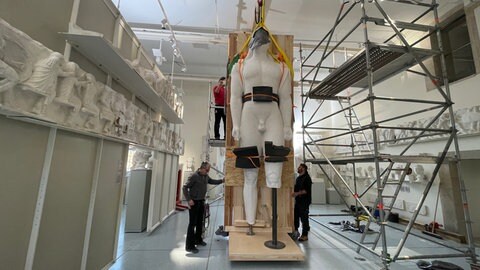 Der große Kouros von Samos steht inzwischen im Museum der Universität Tübingen. 