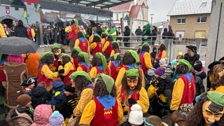 Narren stürmen das Rathaus in Meßstetten