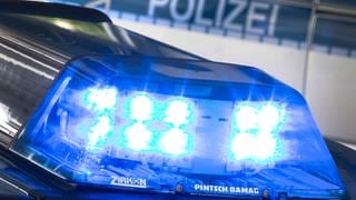 Symbolbild Polizeiwagen zu Glatteisunfällen im Ostalbkreis