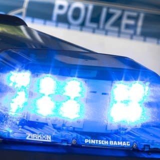 Symbolbild Polizeiwagen zu Glatteisunfällen im Ostalbkreis