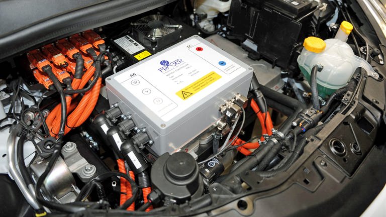 Schatz aus Lithium: Alte E-Auto-Batterien recyclen - SWR Aktuell