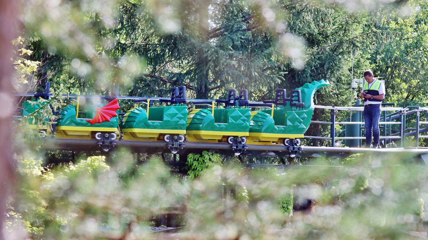Im Legoland Günzburg stoßen zwei Züge der 