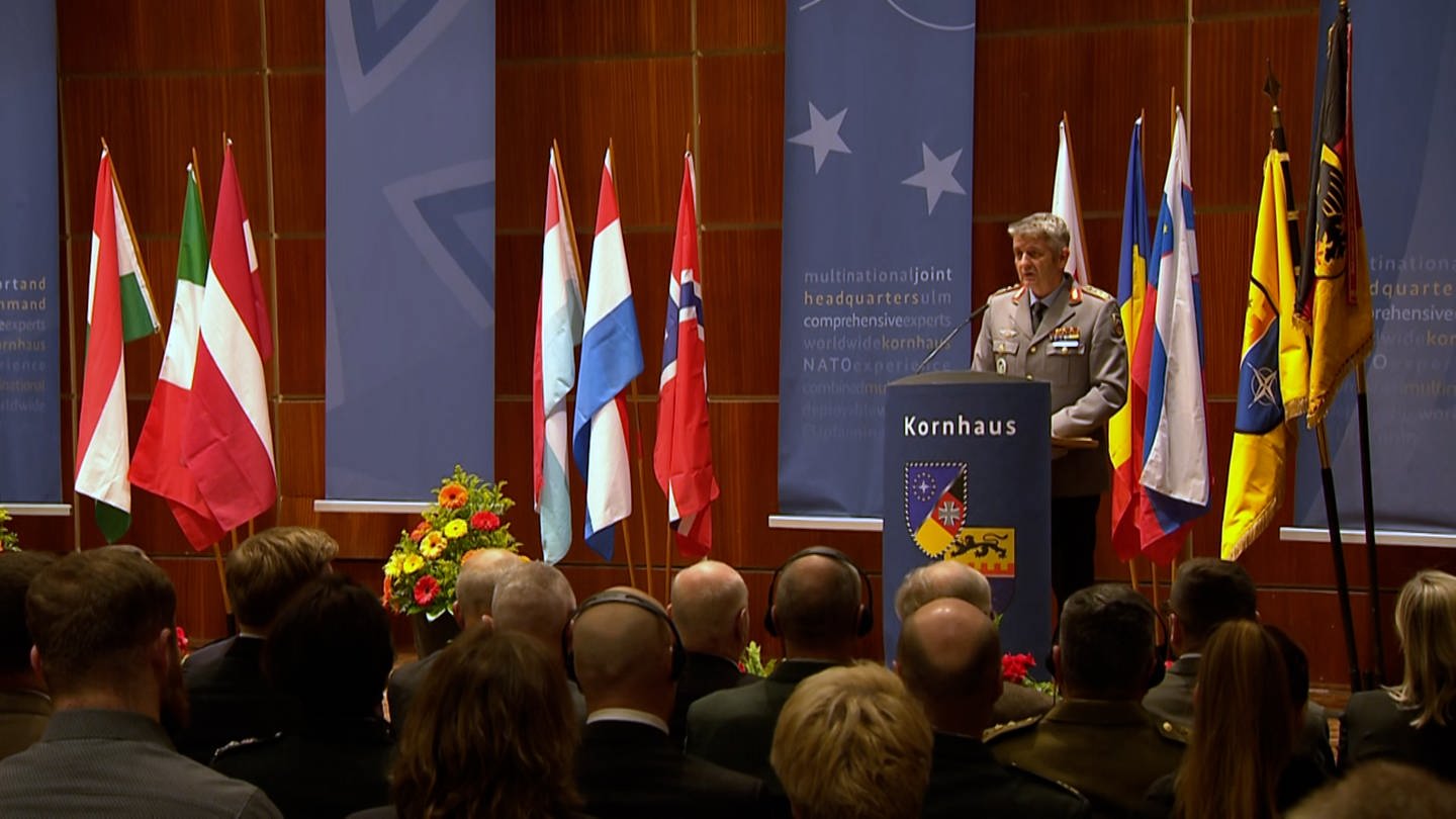 Generalleutnant Alexander Sollfrank bei seiner sicherheitspolitischen Rede im Ulmer Kornhaus.