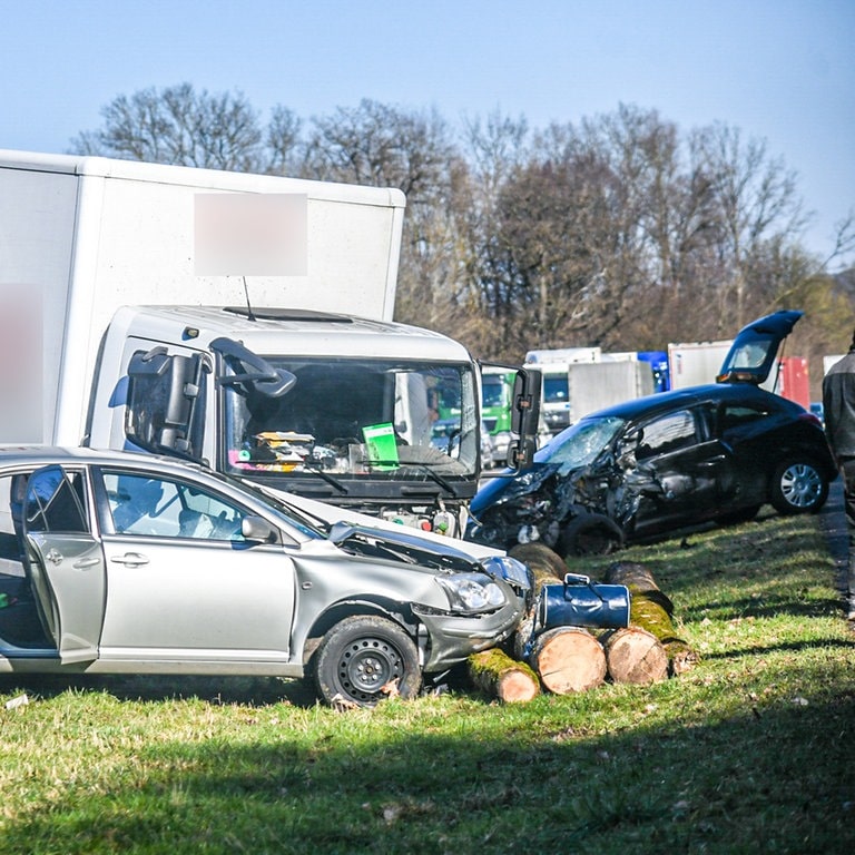 Fünf Verletzte Bei Unfall Auf Der B29 Bei Schwäbisch Gmünd - SWR Aktuell