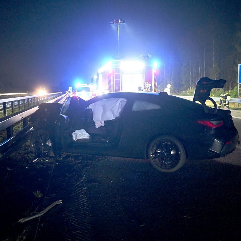 B28-Unfall Neu-Ulm: Frau Stirbt Bei Zusammenstoß Mit Sportwagen - SWR ...