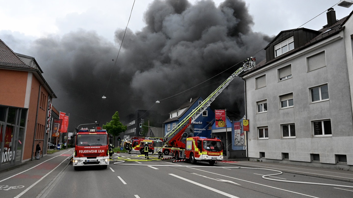 Feuer Zerstört Elektrofachmarkt Jehle In Ulm - Millionenschaden - SWR ...