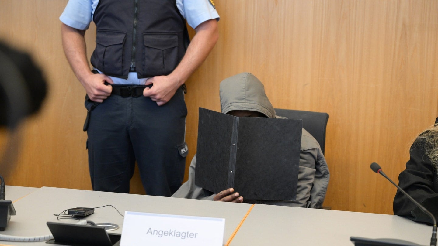 Tödliche Messerattacke In Illerkirchberg: Haft Für Angeklagten - SWR ...