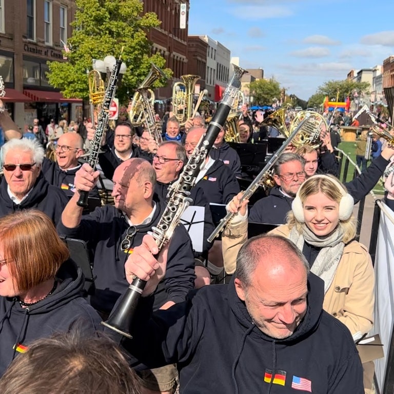 Stadtkapelle NeuUlm zu Gast beim Oktoberfest in New Ulm SWR Aktuell