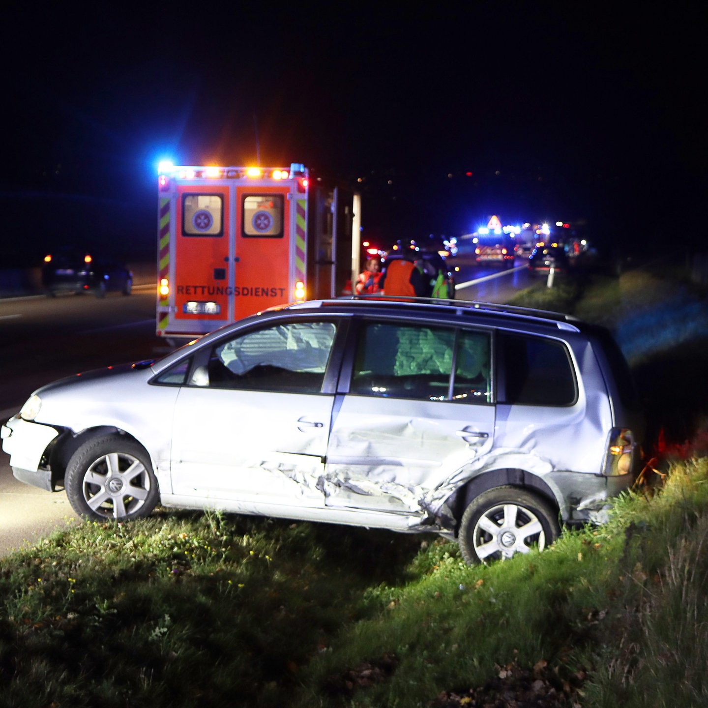 Polizeihubschrauber Sucht Unfallflüchtigen Auf Der A8 - SWR Aktuell