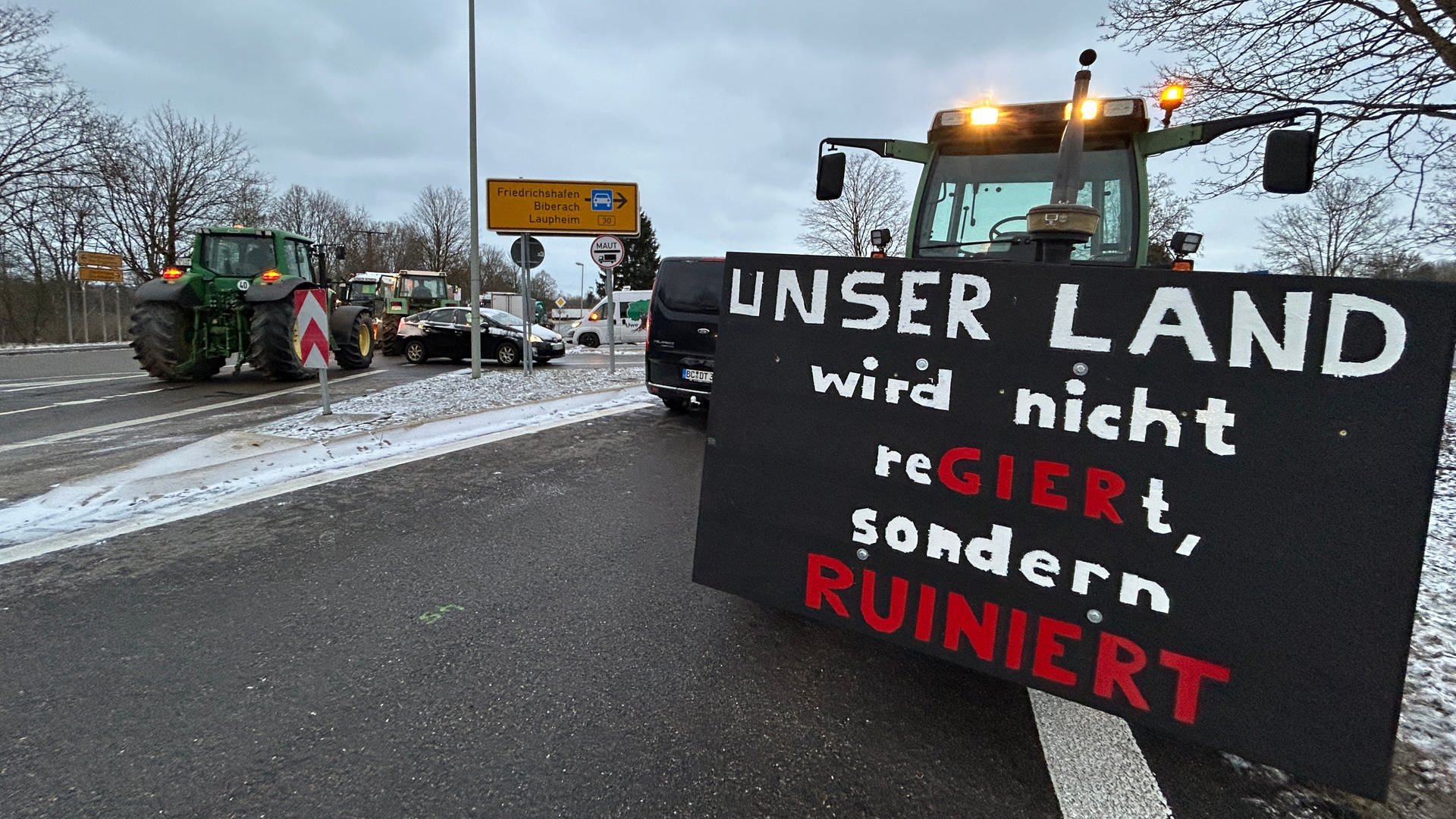 Bauernproteste: Traktoren legen Verkehr lahm