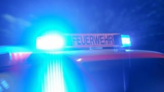 Bei einem Brand in Erbach (Alb-Donau-Kreis) sind in der Nacht zum Samstag drei Menschen leicht verletzt worden. (Symbolbild)