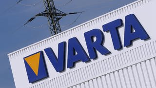 Das Firmenlogo von Varta. Der Batteriehersteller Varta schickt rund 500 seiner Mitarbeiter im Werk in Nördlingen in Kurzarbeit. 