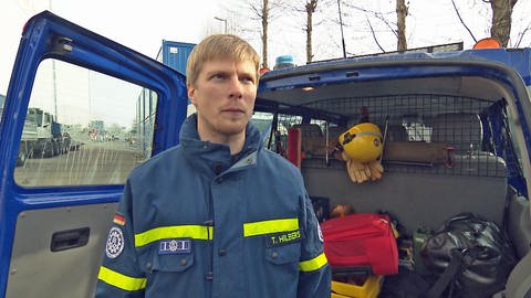 Tobias Hilbers unterstützt das Technische Hilfswerk ehrenamtlich als Fahrer der Hilfstransporte in die Ukraine.