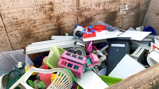 Künftig strengere Regeln: Hochbetrieb auf dem Recycling-Hof in Ulm-Grimmelfingen.
