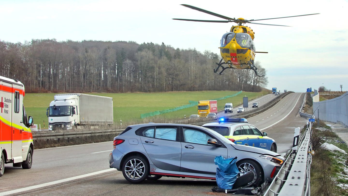 Bei einem Auffahrunfall auf der A8 zwischen Hohenstadt (Kreis Göppingen) und Merklingen (Alb-Donau-Kreis) sind am Dienstag mehrere Menschen verletzt worden.