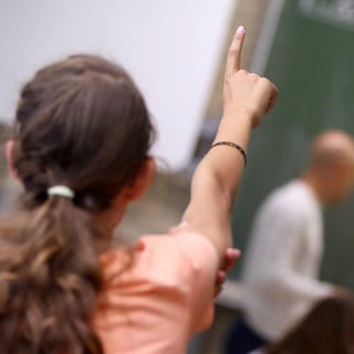 Lehrermangel an Schulen: Josef Stehle aus Westerheim (Alb-Donau-Kreis) ist aus der Rente zurück an die Schule.