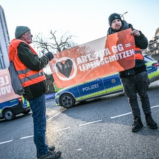 Klimaaktivisten der "Letzten Generation" durften am Mittwochmorgen eine Straße in Aaalen blockieren. 