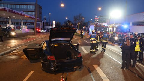 Schon am Ostersonntag gab es am Abend einen Unfall auf der Blaubeurer Straße in UIm, bei dem sechs Menschen verletzt wurden.