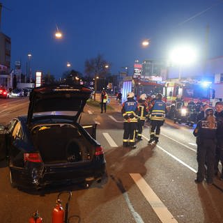 Schon am Ostersonntag gab es am Abend einen Unfall auf der Blaubeurer Straße in UIm, bei dem sechs Menschen verletzt wurden.