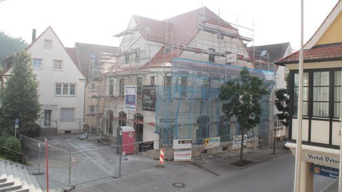 Der Kirchplatz in Dietenheim während der Sanierung.